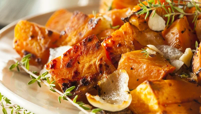 Patate douce et pommes de terre au four