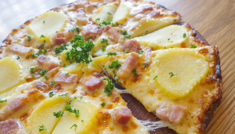 Pizza aux pommes de terre et jambon  