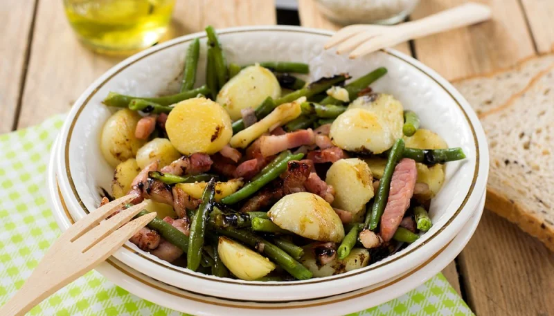 Poêlée de haricots verts, pommes de terre et lardons au Cookeo