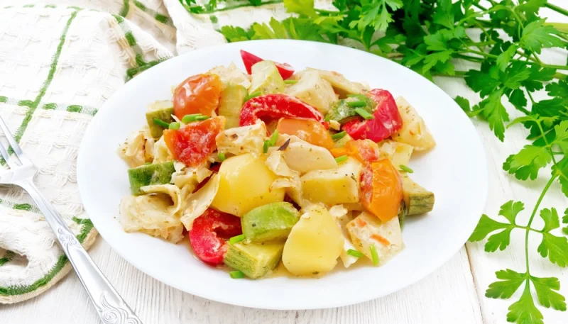 Poêlée de pommes de terre aux courgettes et tomates