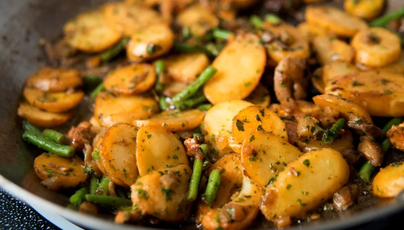 Poêlée de pommes de terre et haricots verts