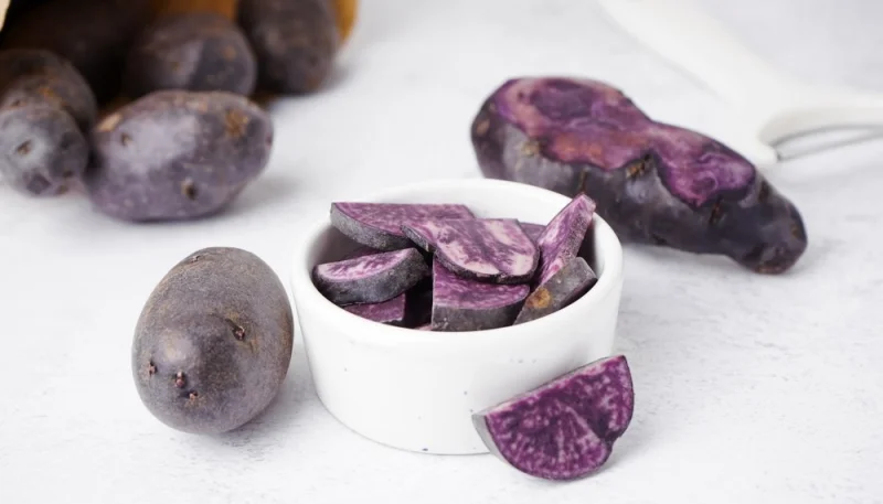 Poêlée de pommes de terre vitelotte   