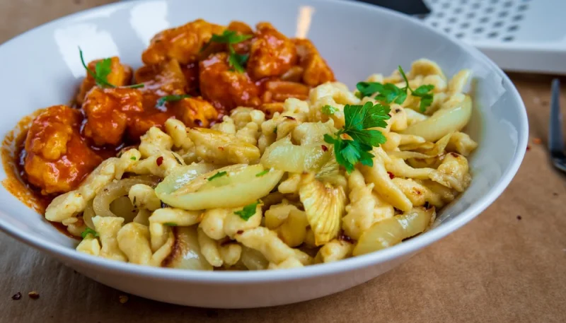 Poêlée de spätzle au poulet