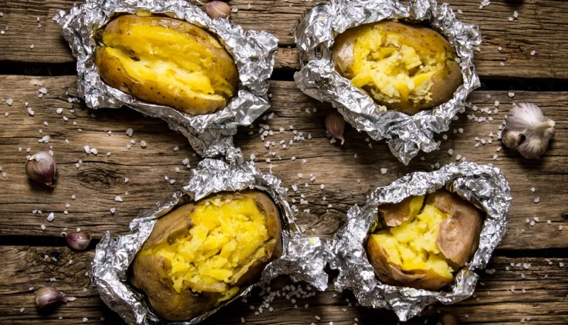 Pommes de terre au camembert en papillote