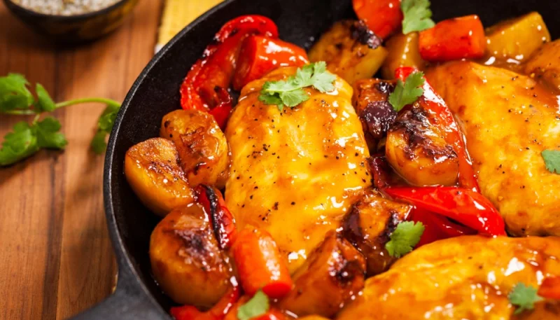 Poulet aux pommes de terre et poivrons