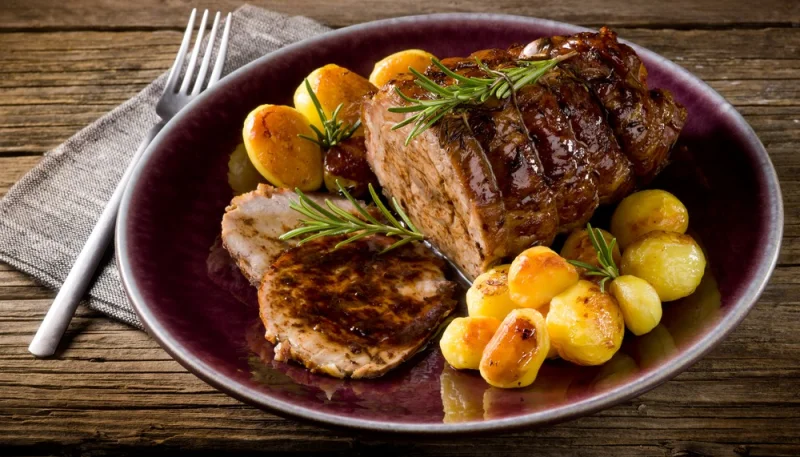 Rôti de veau au four et pommes de terre