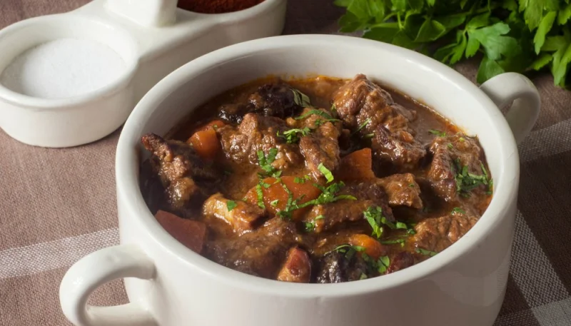 Bœuf aux carottes et pruneaux