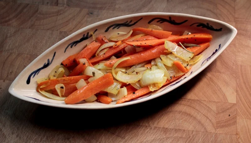 Carottes braisées aux oignons
