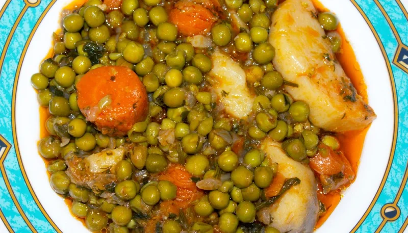 Petits pois, carottes et pommes de la terre à la cocotte