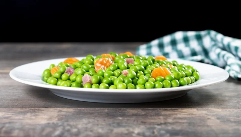 Poêlée de carottes et petits pois aux lardons