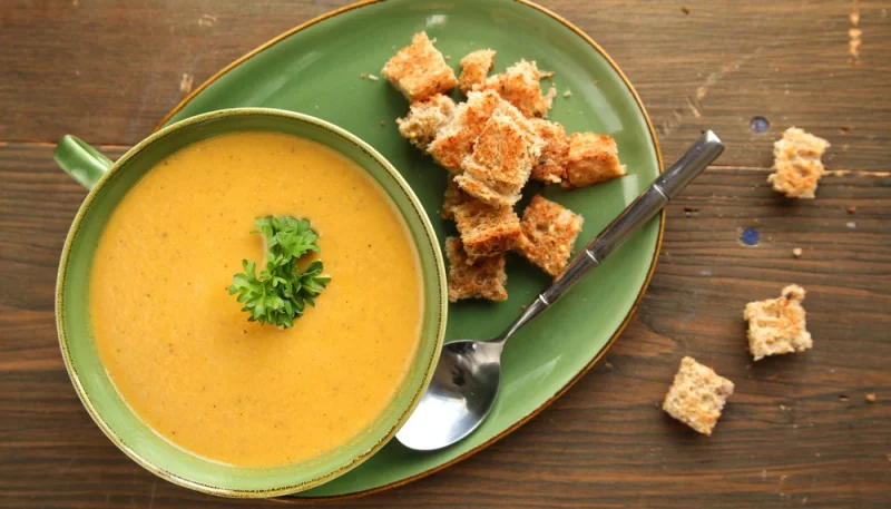 Soupe de butternut, carottes et poireaux