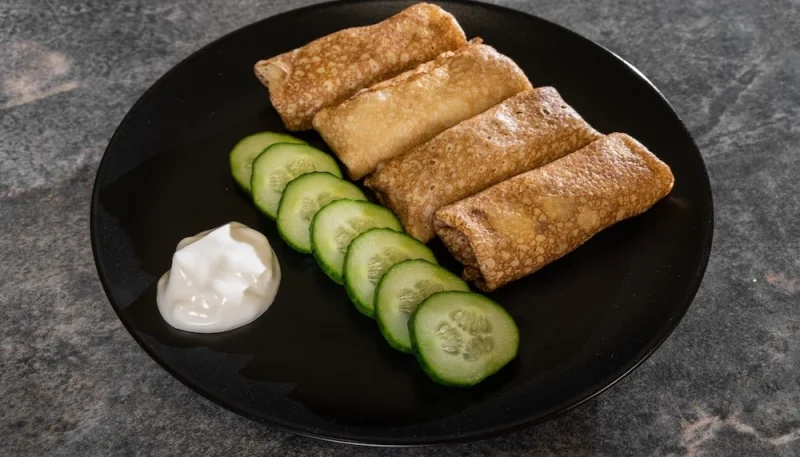 Crêpes fourrées au concombre et chèvre frais