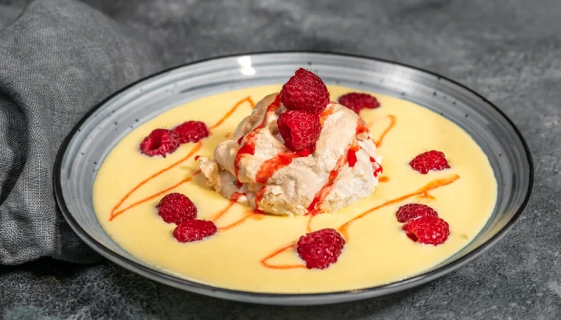 Ile flottante aux fruits rouges