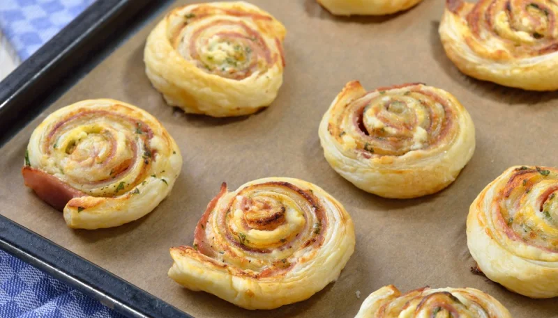 Mini roulés au jambon fumé