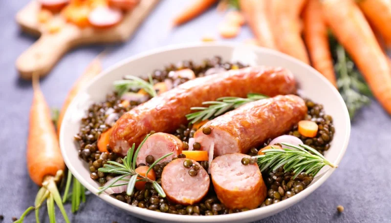 Saucisses aux lentilles vertes