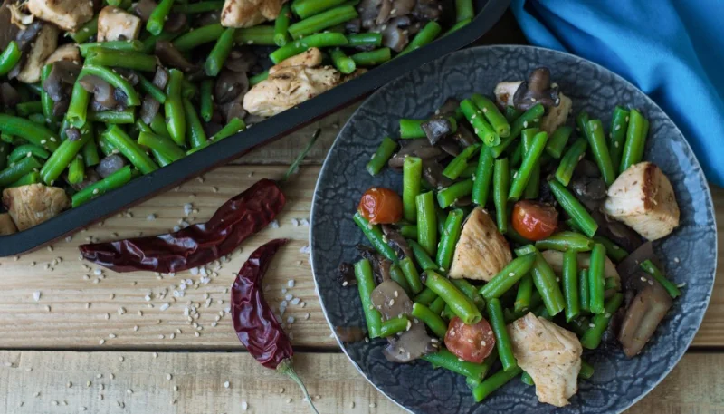 Salade croquante de haricots verts au poulet