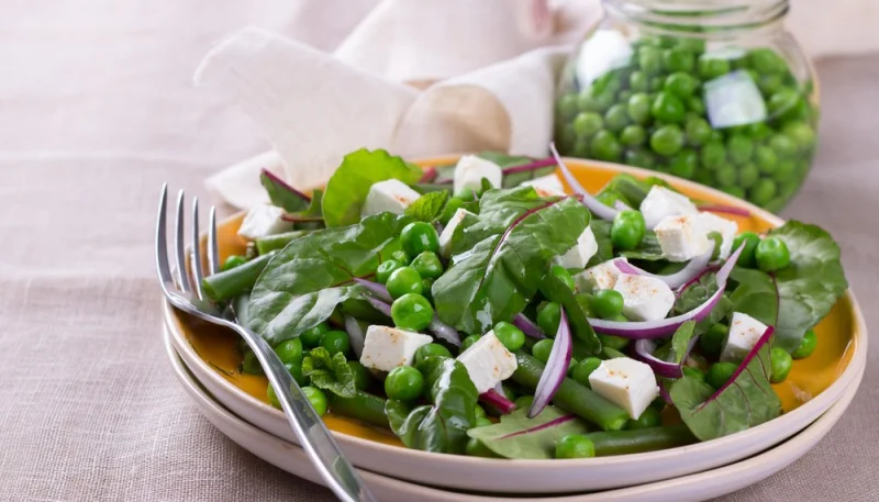 Salade petits pois chèvre et roquette