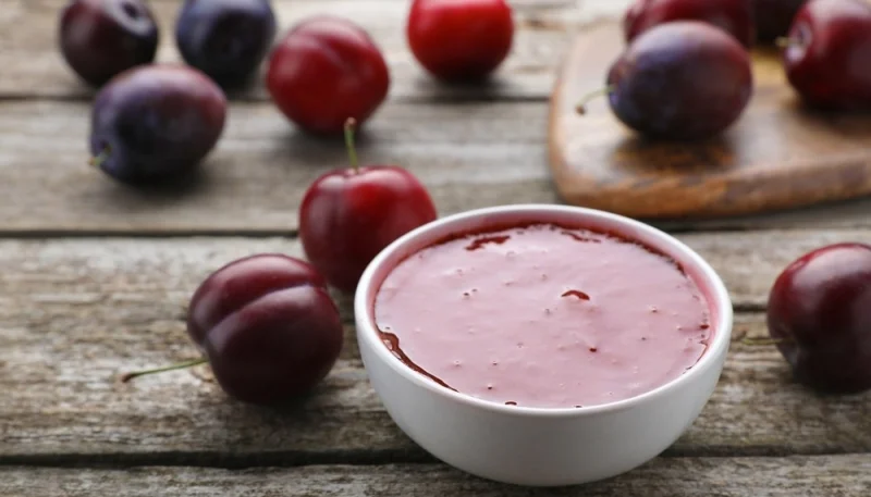 Compote de prune pour bébé