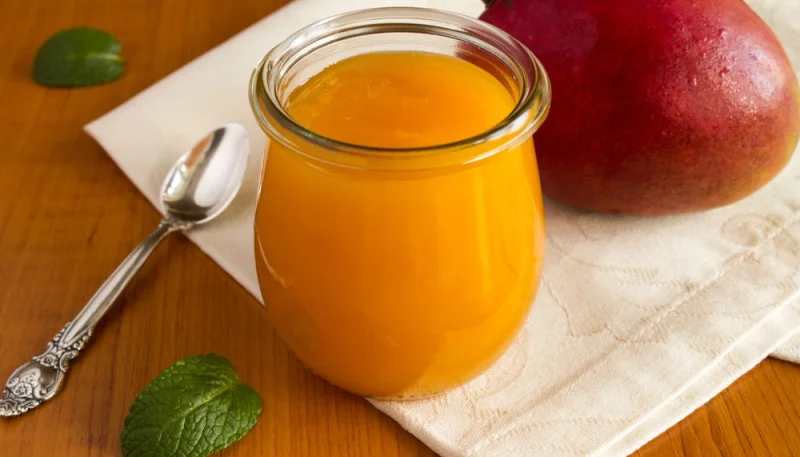 Compote de mangue pour bébé