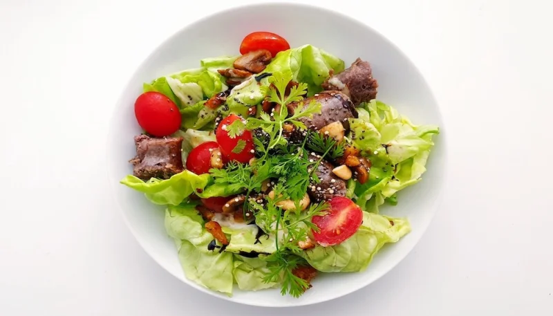 La salade, incontournable de l’été : comment bien l’accompagner ?