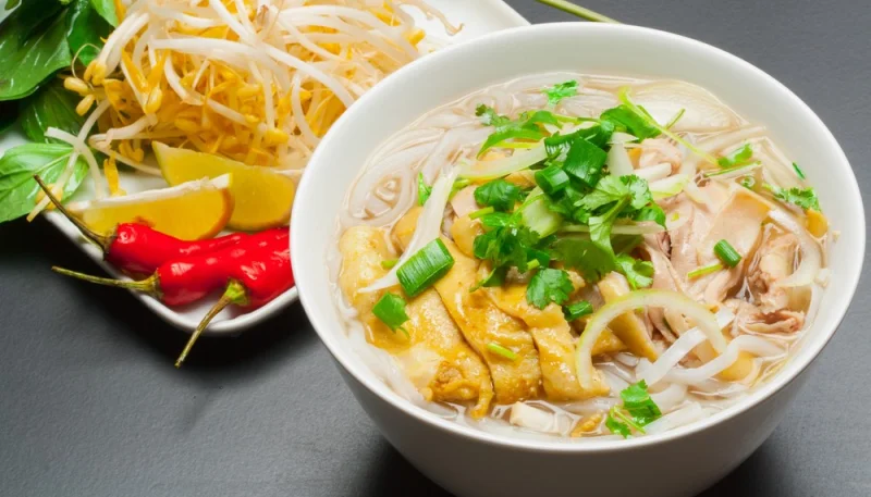 Soupe pho au poulet