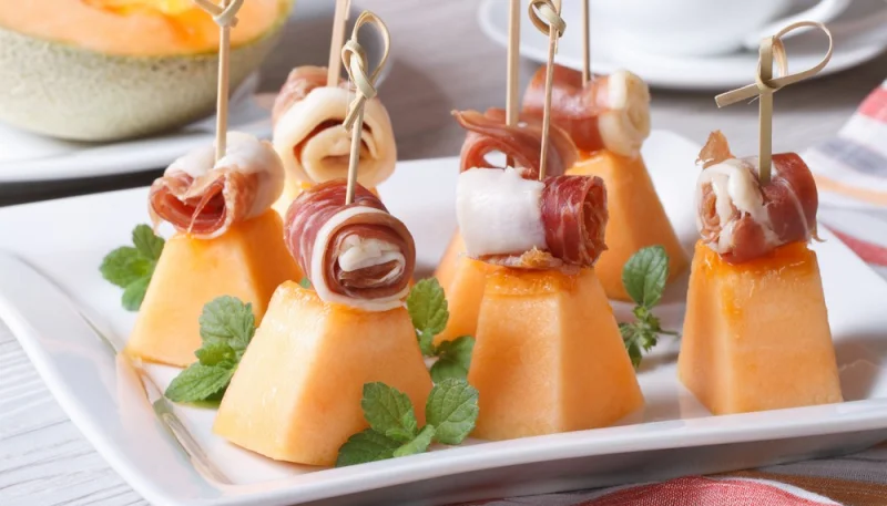 Brochettes de melon et de prosciutto