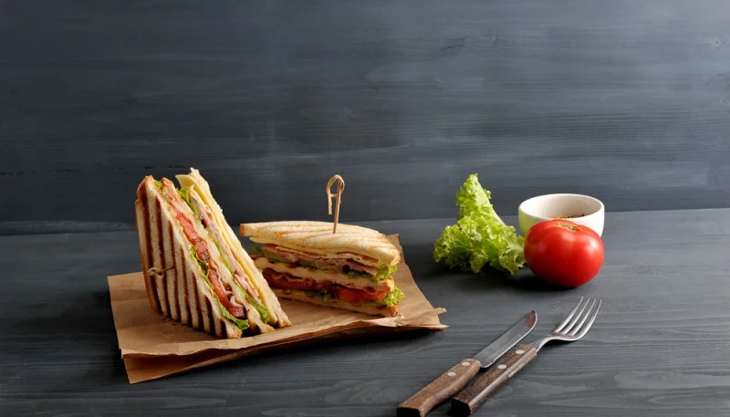 Club sandwich bacon oeuf fromage