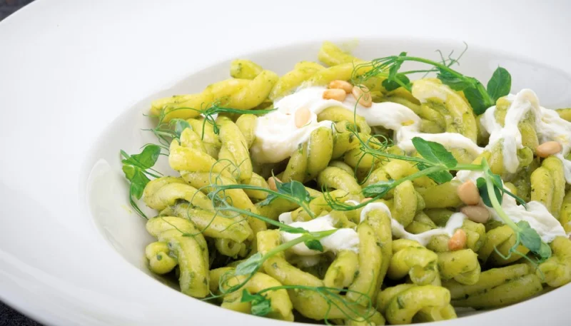 Pâtes au pesto et à la burrata