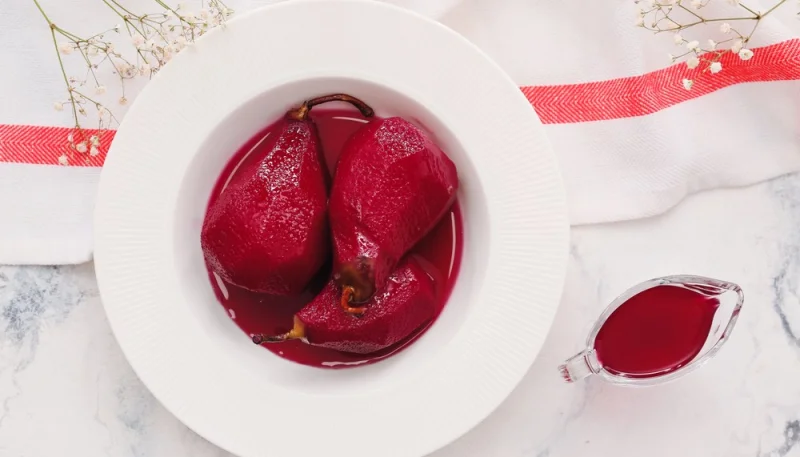 Poires au vin rouge