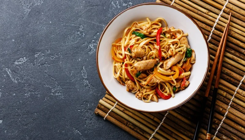 Nouilles sautées au poulet