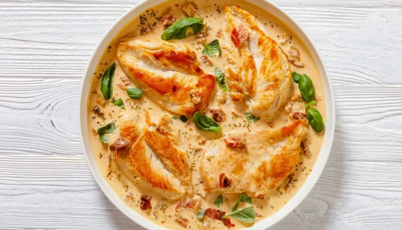 Escalope de poulet à la crème et aux tomates séchées