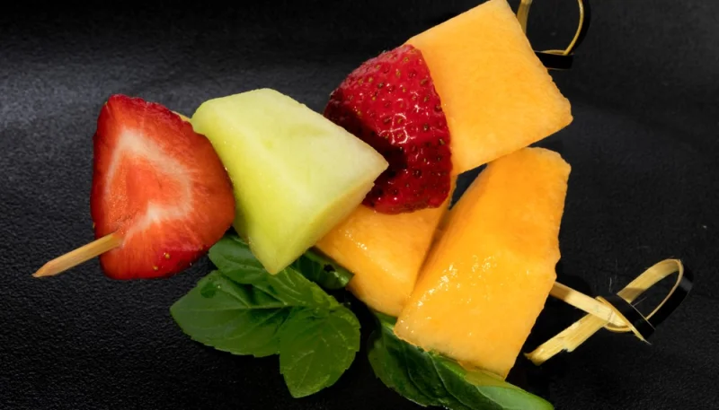 Brochettes de fraises et de melon