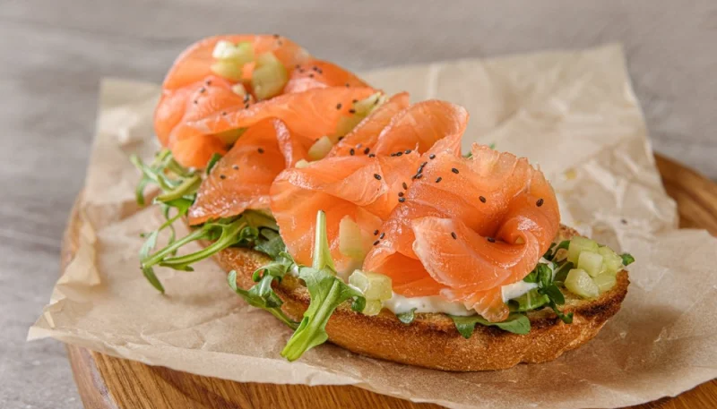 Bruschetta au saumon fumé et concombre