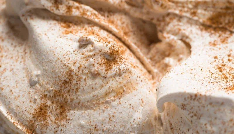 Glace au miel et cannelle