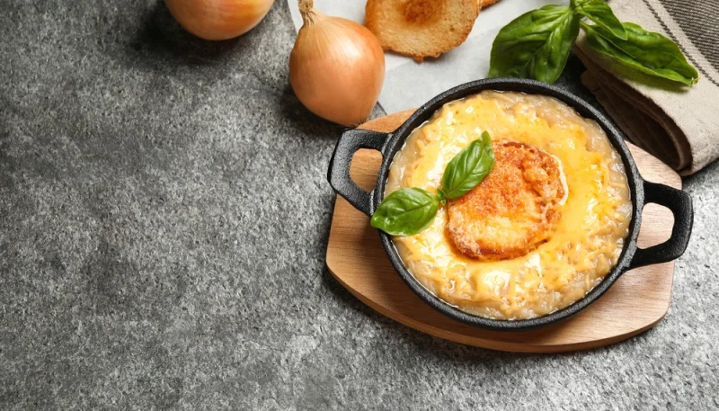 Soupe à l'oignon gratinée