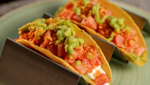 Tacos au saumon cru