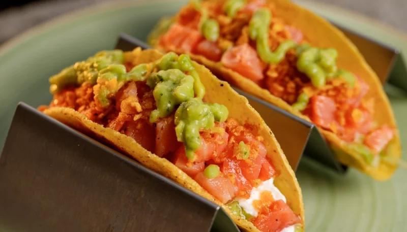 Tacos au saumon cru