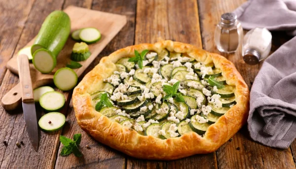 Tarte rustique aux courgettes et à la feta