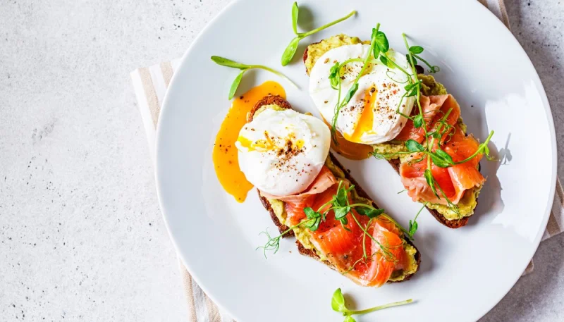 Tartine saumon et oeuf poché