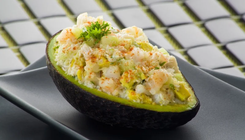 Salade d'avocat au crabe