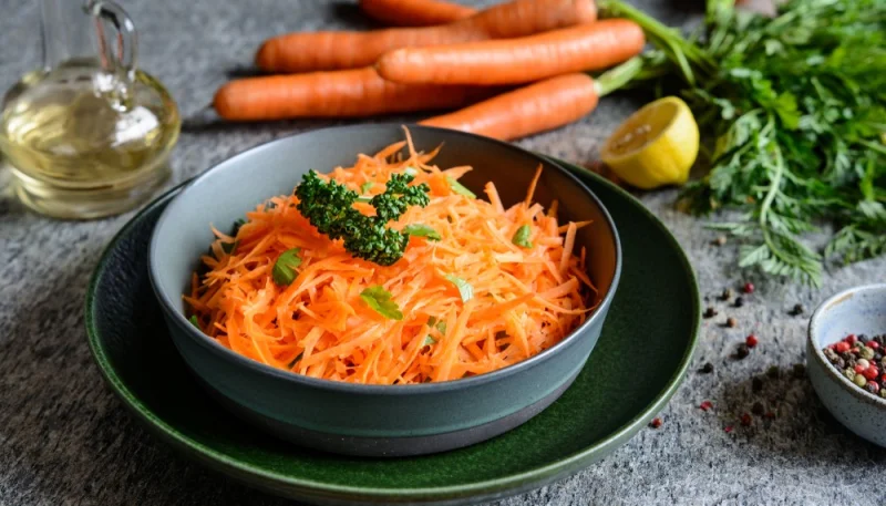 Salade de carottes râpées au citron et cumin