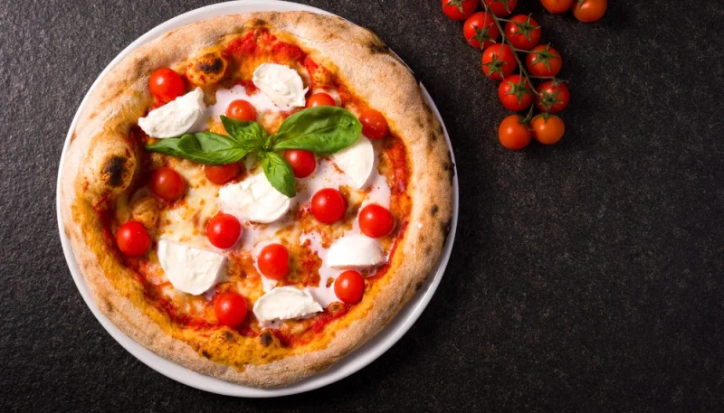 Pizza au pesto et aux tomates cerises
