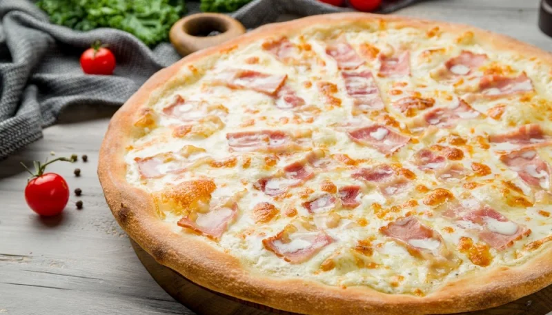 Pizza carbonara