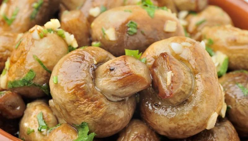 Poêlée de champignons à l’ail et au persil