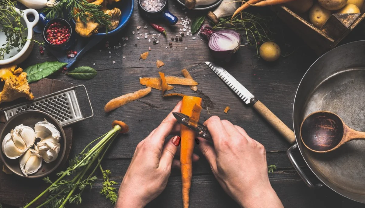 Techniques pour peler les légumes plus rapidement