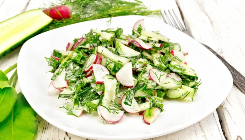 Salade de radis et concombre
