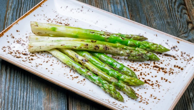 Asperges grillées à la sauce citron