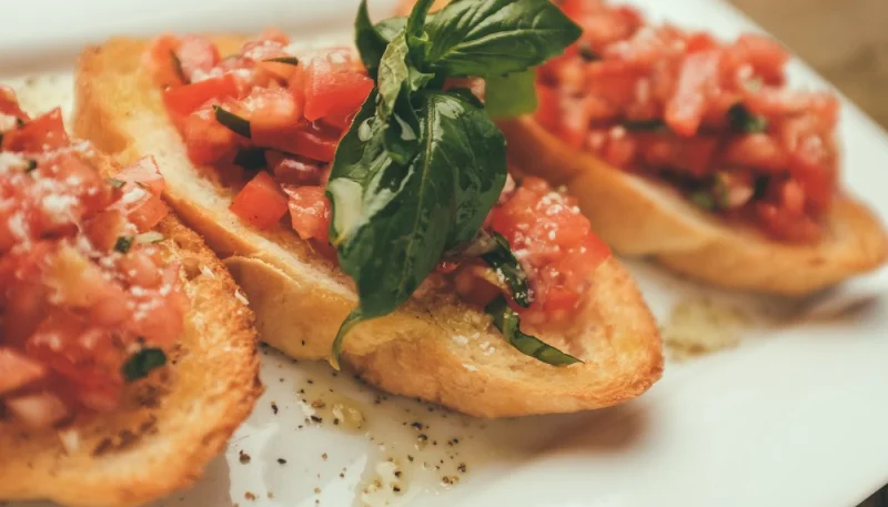 Bruschettas aux tomates et basilic