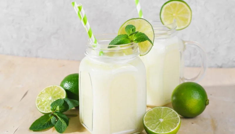 Frappé glacé de menthe et citron