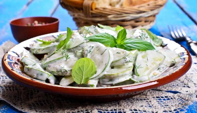 Salade de concombre et yaourt à la menthe